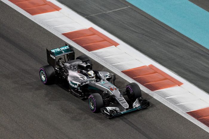 F1: Hamilton szombaton folytatná a Rosberg-verést