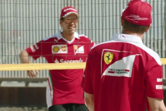 F1: Vettel és Räikkönen a strandon ugrált - videó