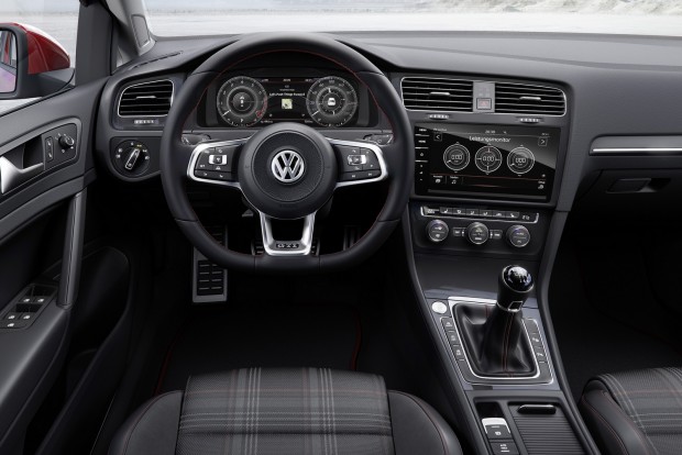 Itt az új Volkswagen Golf 5 Motorból új benzinesek kerültek a palettára. A Golfban debütál az 1.5 TSI Evo turbómotor, változó geometriájú turbóval, mint a Porschénál, hengerlekapcsolással, 150 vagy (öko kiadásban) 130 lóerővel.