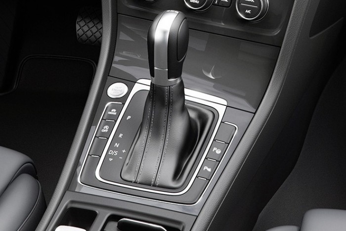 Itt az új Volkswagen Golf 7 Új a hétfokozatú DSG váltó, kiszorul a kínálatból a hatos duplakuplungos egység.