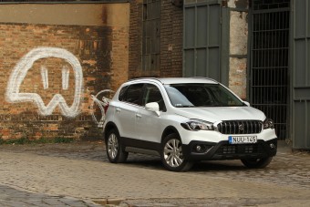 Elég bele az apró turbómotor is? - Suzuki SX4 S-Cross
