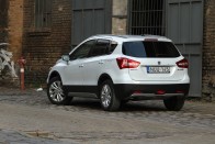 Elég bele az apró turbómotor is? – Suzuki SX4 S-Cross 44