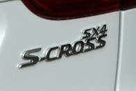 Elég bele az apró turbómotor is? – Suzuki SX4 S-Cross 52