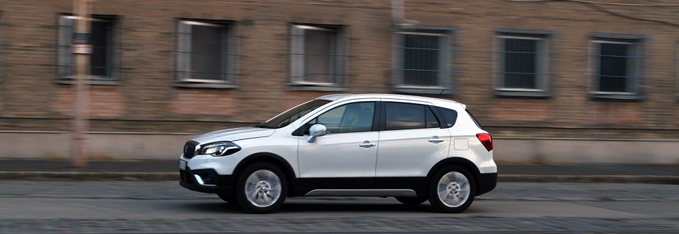 Elég bele az apró turbómotor is? – Suzuki SX4 S-Cross