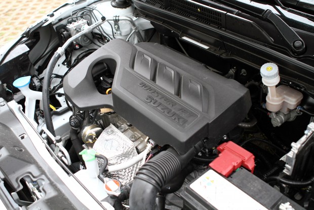 Elég bele az apró turbómotor is? – Suzuki SX4 S-Cross 6 Az új, alig egyliteres, háromhengeres benzinmotor egyelőre nagyon maggyőző. Kíváncsiak vagyunk, hogy bírja majd az éveket