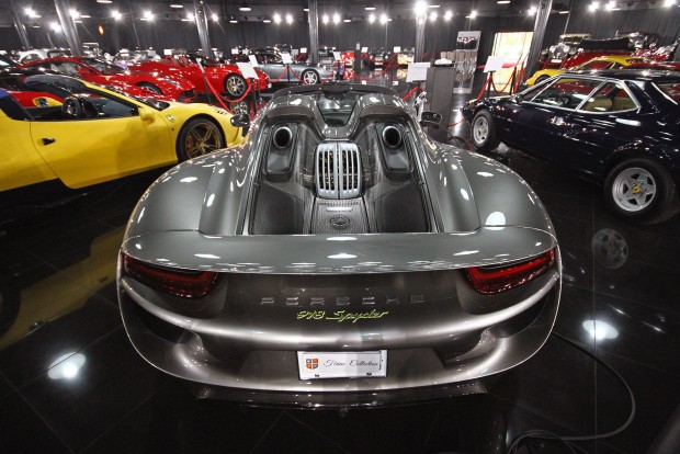 Kabrió Dacia, terepgumik és székely faautó Bukarestben 17 Porschék, Ferrarik, Rolls-ok illetve ezernyie gyéb extra, különleges és drága autó. Ide el KELL jönnie mindnekinek, akit lázba hoz az autózás