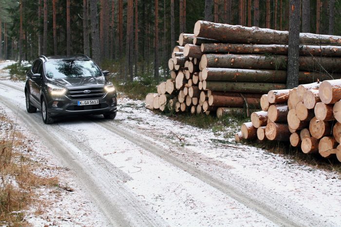 Okosabb, kényelmesebb: Ford Kuga 2016 6 Télen, hóban jól jöhet az összkerék-hajtás. Valószínűleg ezért nem kaptunk elsőkerekes, de az új motorral felszerelt Kugákat