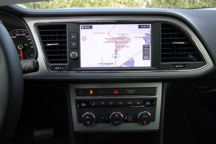 Változott is, meg nem is: SEAT Leon 2016 2 8 colos érintőképernyő