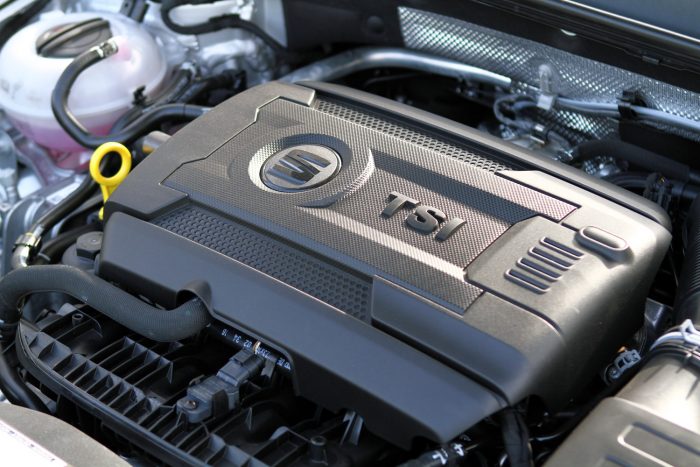 Változott is, meg nem is: SEAT Leon 2016 5 Új motorokat is kapott a Leon