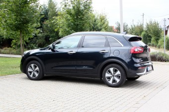 Divatos városi crossover lett a Kia hibridje