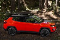 Jeep Compass: Renegade, nagyobbaknak 75