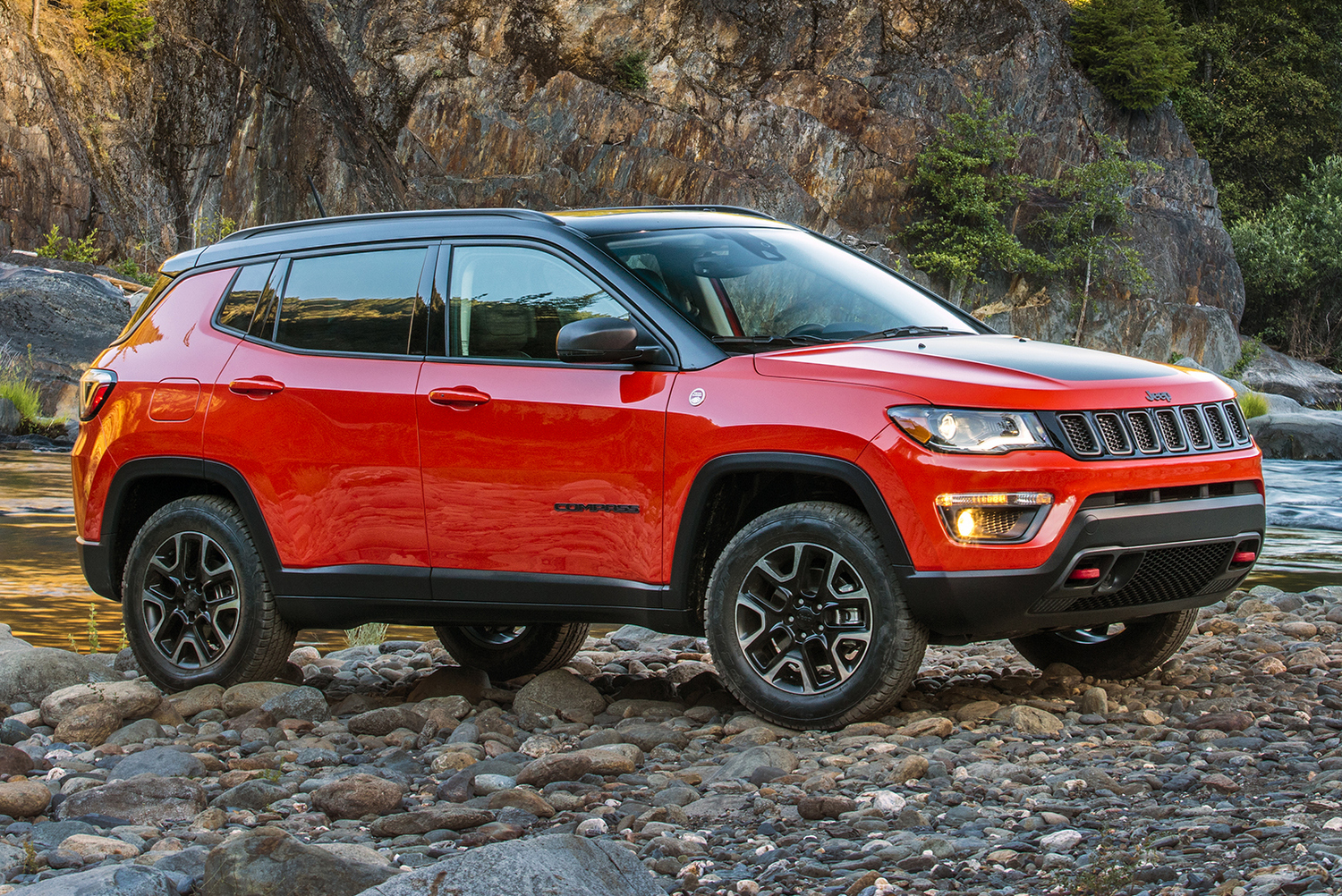 Jeep Compass: Renegade, nagyobbaknak 6