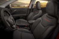 Jeep Compass: Renegade, nagyobbaknak 46