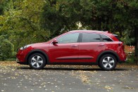 Vadiúj hibrid szabadidő-autó Koreából: Kia Niro 43