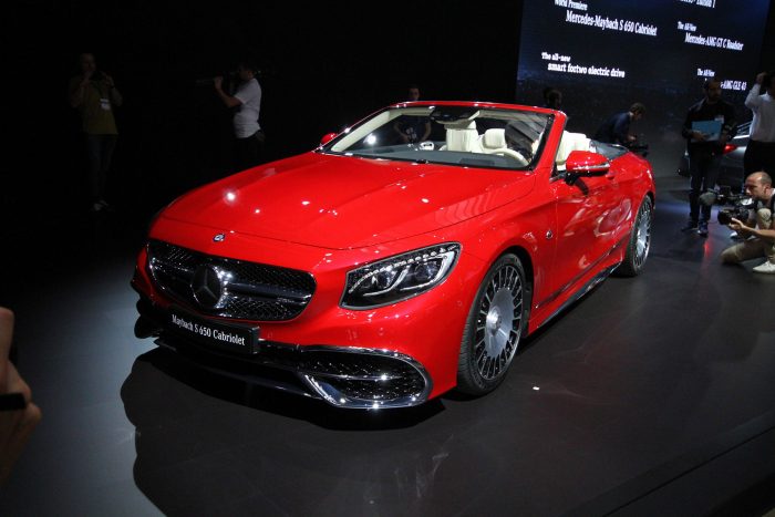 Los Angeles: Autószalon másként 6 A Mercedes-Maybach elmebeteg méretű kabriót hozott, varázslatos belsővel, a csomagtartóban táskaszettel