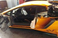 Egy ép eleme sem maradt ennek a Lamborghininek 11