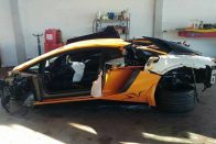 Egy ép eleme sem maradt ennek a Lamborghininek 12