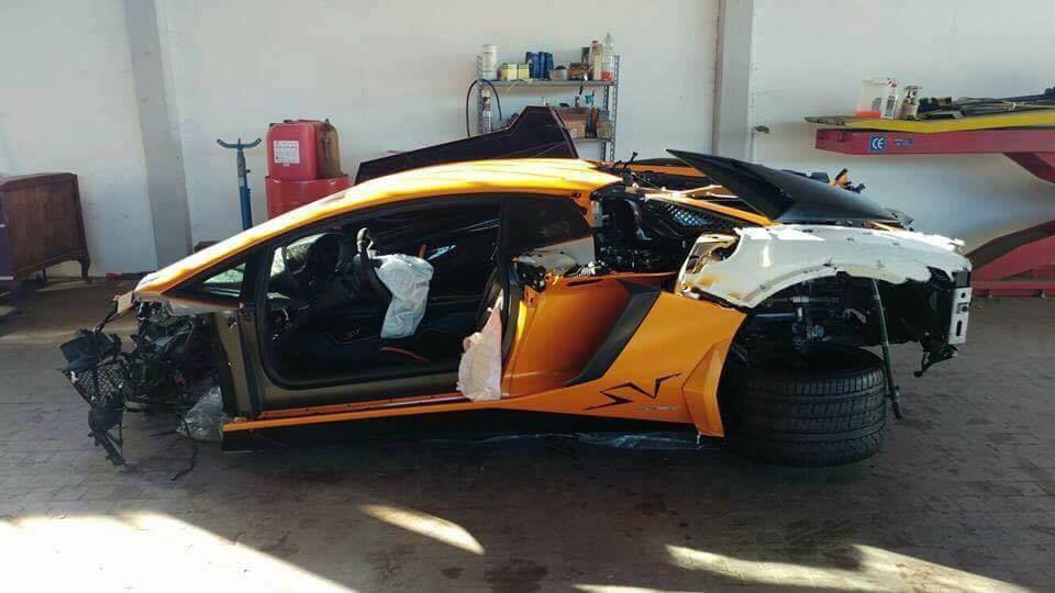 Egy ép eleme sem maradt ennek a Lamborghininek 7