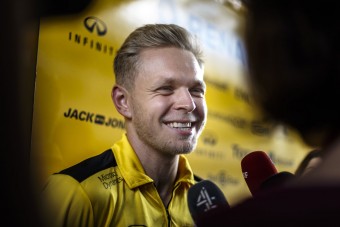 F1: Csúnyán kiosztották a távozó Renault-pilótát
