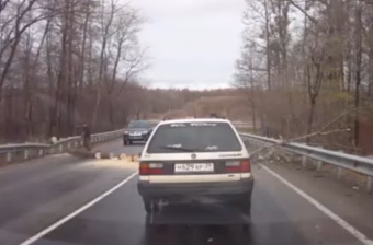 A láncfűrész is lehet hasznos kellék az autóban