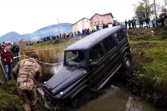 Mercedest így nem sokszor kínoznak meg