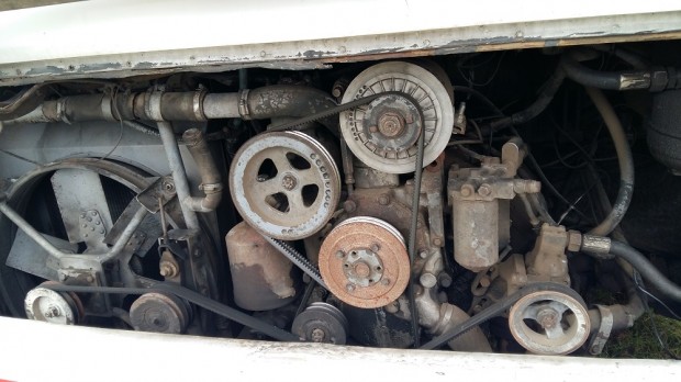 Ritka Ikarus került elő Kelet-Magyarországról 2 A 26 éves ZiL motor még most is vidáman kiviszi a 90-100 kilométer/órás sebességet.