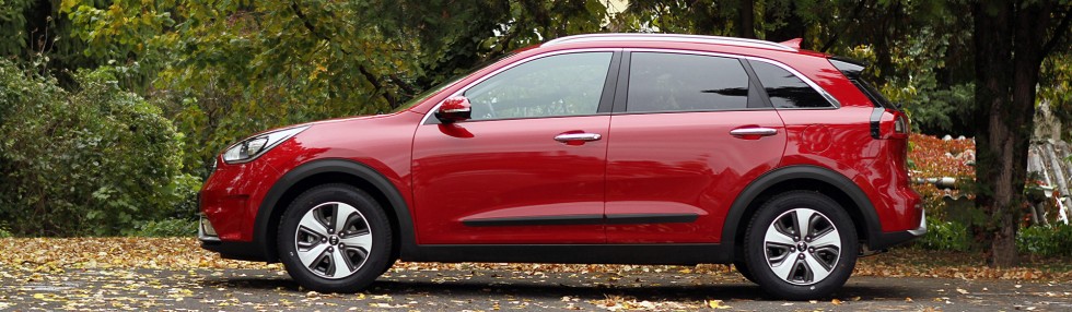 Vadiúj hibrid szabadidő-autó Koreából: Kia Niro