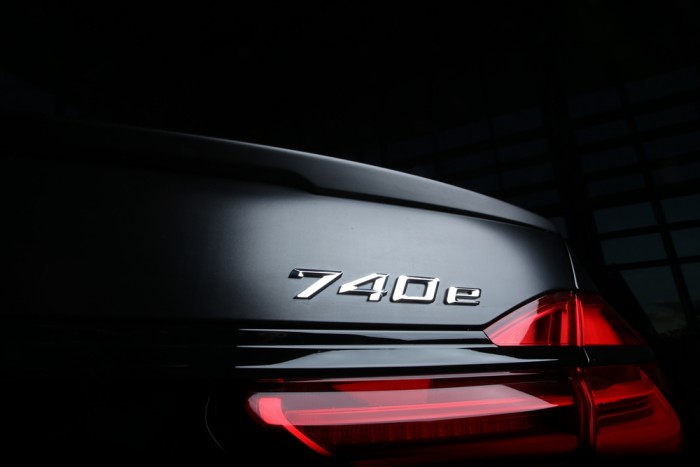 P90241537_highRes_bmw-740e-xdrive-iper