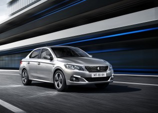 Friss arcot kapott a Peugeot olcsó szedánja