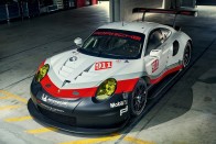 Középmotoros lett a brutális Porsche 911 RSR 13