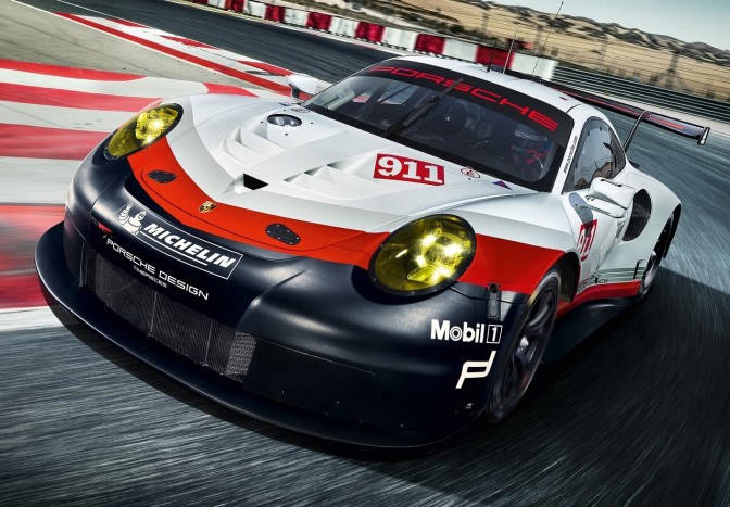 Középmotoros lett a brutális Porsche 911 RSR