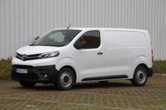 Kanapészállítós teszt az új Toyota Proace furgonnal