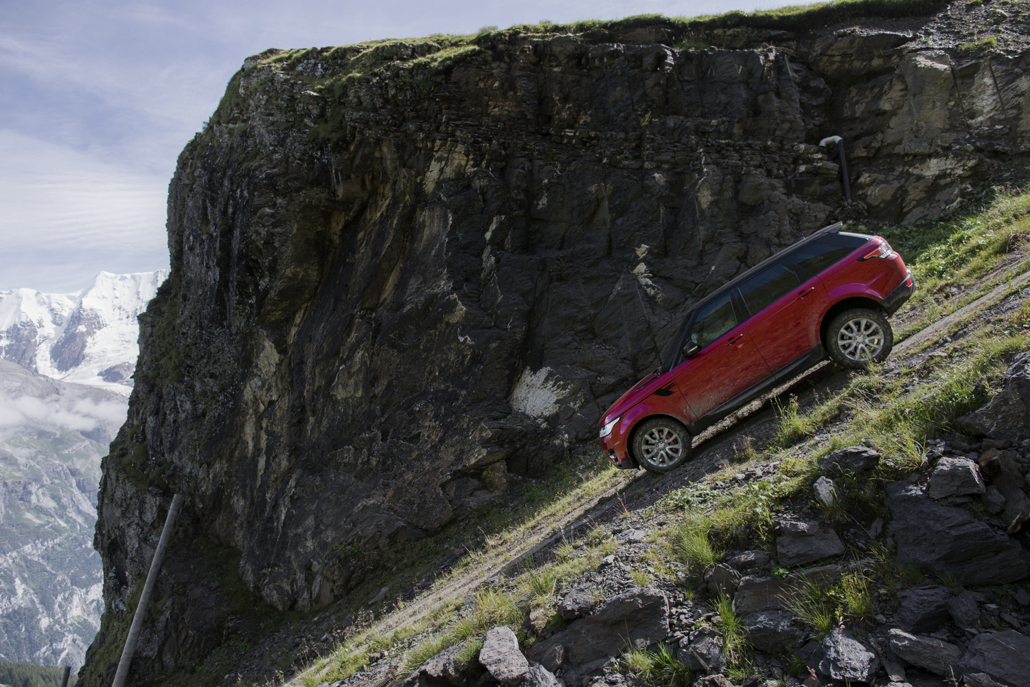 Sípályán száguldott alá a Range Rover Sport 4