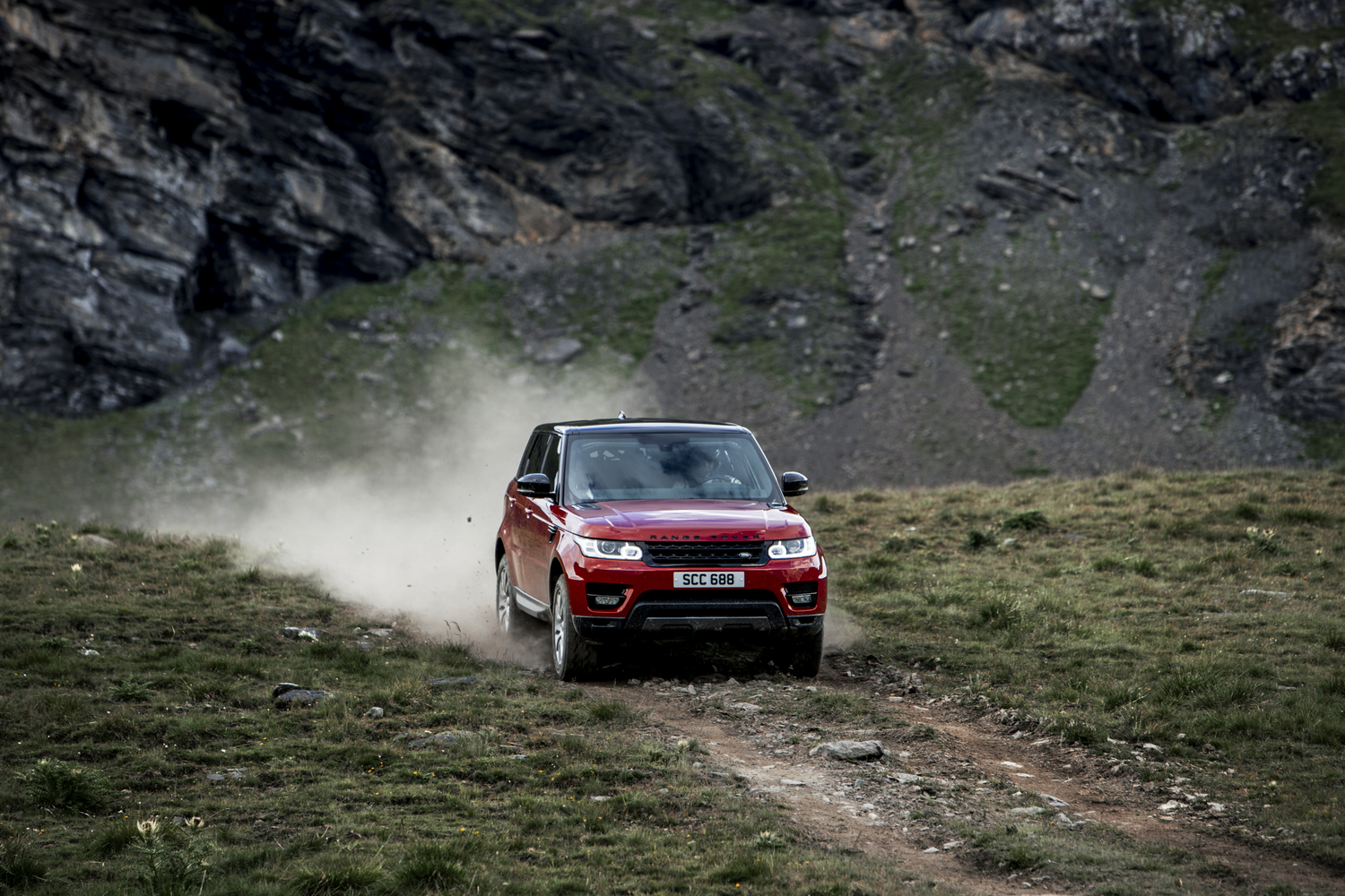 Sípályán száguldott alá a Range Rover Sport 12