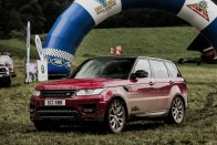 Sípályán száguldott alá a Range Rover Sport 30