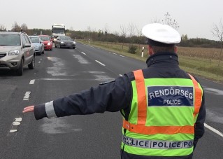 Nagy karambol, lezárták a 4-es utat