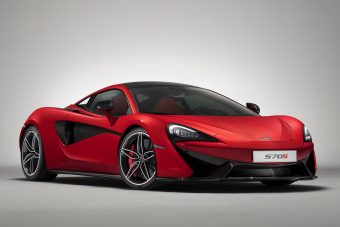 Dísztárgy lett az utcai versenyautó