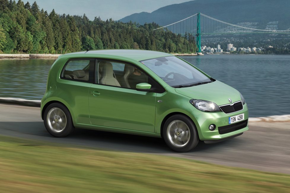 Fekete péntek – ezek a legolcsóbb autók itthon 6 Skoda Citigo Active 1.0 - 2 574 840 forint. Háromajtósként 2,5 millió körül vihető haza a legapróbb Skoda, ugyanazzal a hatvan lóerős motorral, mint a Fabia. Nem csoda, hogy itthon inkább a tágasabb utóbbit veszik.
