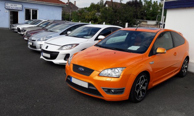 Használt autó: nagy fogás vagy melléfogás? 2 Ezt a mutatós Focus ST-t a Szentendrei úton láttuk az Autó Mészárosnál. A narancssárga fényezés felára 299 000 Ft volt
