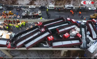 Pokoli tömegbaleset bénított meg egy kínai autópályát