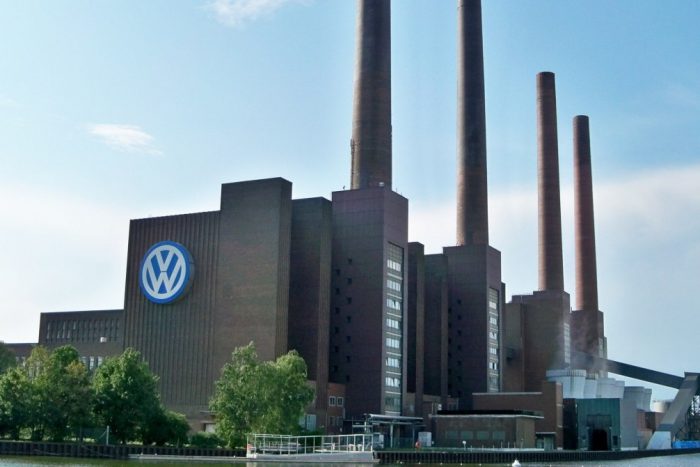 volkswagen-plant_100514454_l