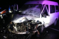 Autóval ütközött egy kisbusz Ceglédnél – képeken a baleset 7