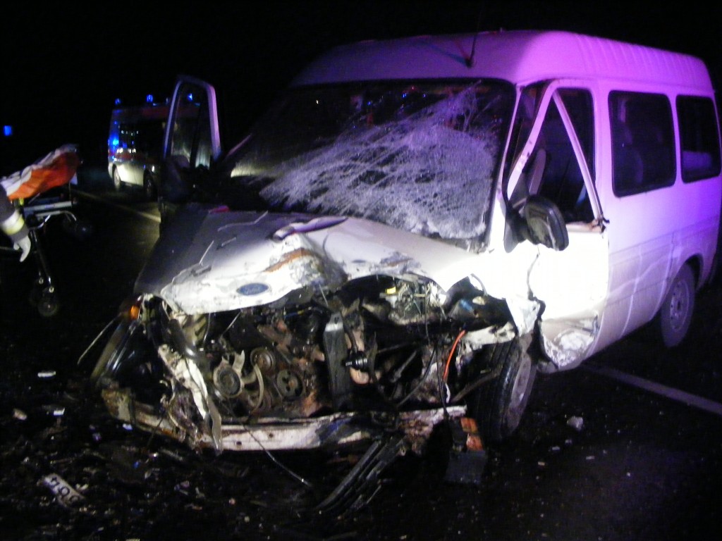 Autóval ütközött egy kisbusz Ceglédnél – képeken a baleset 3