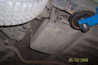 MacGyver büszke lenne erre a rögtönzött benzintankra