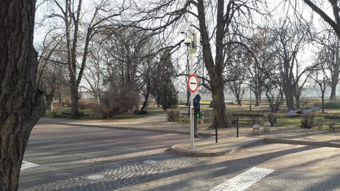 Sosem látott KRESZ-táblát fotóztunk Szolnokon 1 | Vezess 15515655_1557535164273088_643115839_o