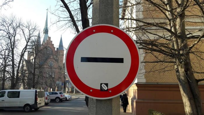 Sosem látott KRESZ-táblát fotóztunk Szolnokon 2 | Vezess 15515664_1557535947606343_1281941904_o