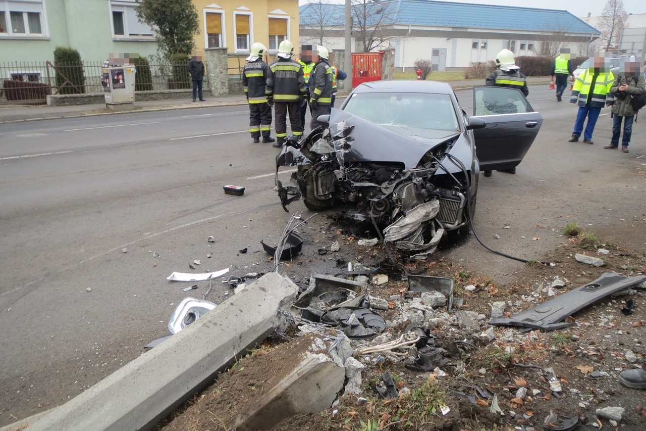 Rosszul lett a sofőr, tarolt az Audi Szombathelyen 5