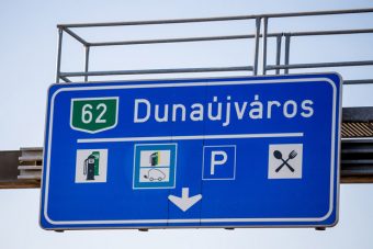 Nézd meg a legújabb magyar KRESZ-táblát!