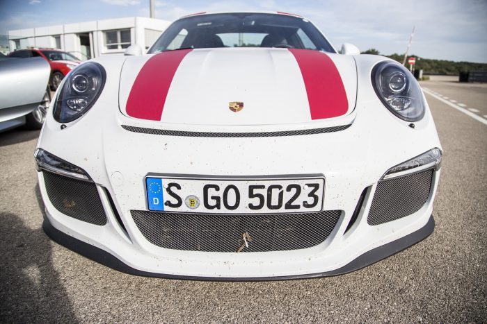 A világ legkirályabb kanyarjaira eresztett rá a Porsche 2 A 911R 350 km/órás sebességgel gyilkolt