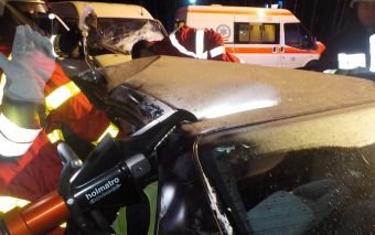 Autóval ütközött egy kisbusz Ceglédnél - képeken a baleset